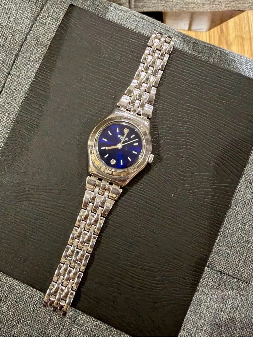 Preloved Swatch Silver Bracelet Quartz Watch with Blue Dial 18cm